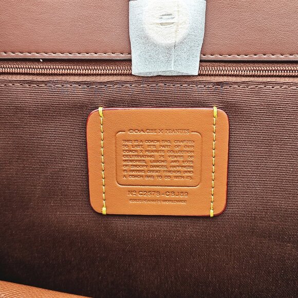 Coach X Peanuts tote In Signature Canvas With Snoopy Print - Picture 6 of 6